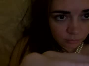 girl
        holyfairyxo cam image #2652428