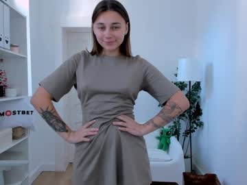 girl
        eleonora_linn_ cam image #3473021