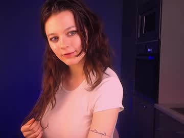 girl
        lorienn cam image #1972998