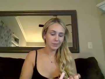 girl
        sarahfoxe cam image #1815176