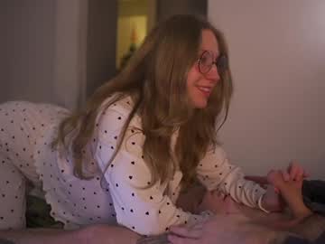 couple
        hotchillylovers cam image #3904156