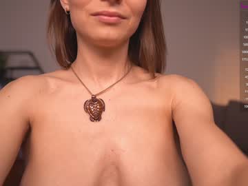 girl
        laraslife cam image #581712
