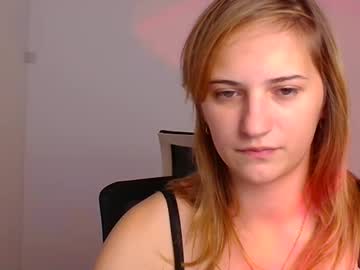 girl
        molly_lyyy cam image #3474782