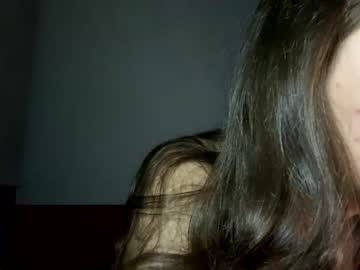 girl
        lunaria2022 cam image #863073