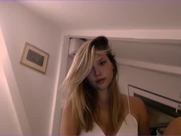 girl
        bitter_moon cam image #469306