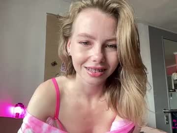 girl
        elli_harmon cam image #1246457