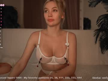 girl
        bestie_online cam image #4444642
