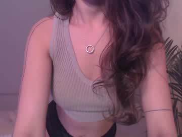 girl
        sarasuo cam image #1384815