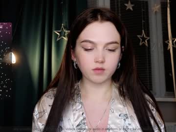 girl
        small_blondee cam image #2507493