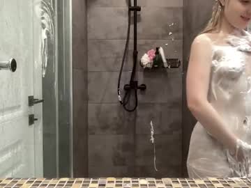 girl
        elsa_jeanie cam image #4372629