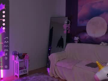 girl
        yumi_uwu cam image #799507