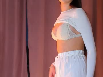 girl
        emilybatee cam image #816527