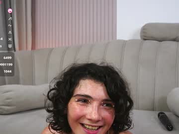 girl
        you_fell_in_love cam image #3411707