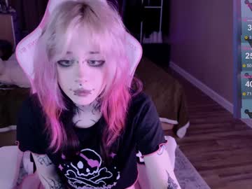 girl
        lollyshy__ cam image #3920068