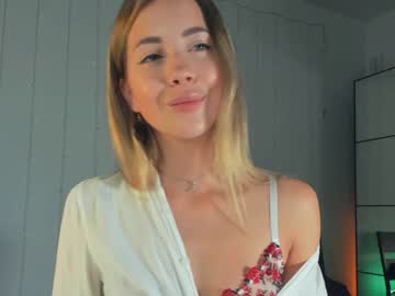 girl
        emmi_rosee cam image #1797667