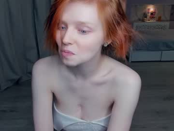 girl
        gingers_hugs cam image #2022212