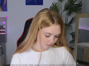 girl
        small_blondee cam image #3509365