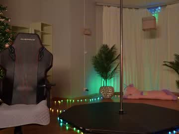 girl
        kittycaitlin cam image #2133966