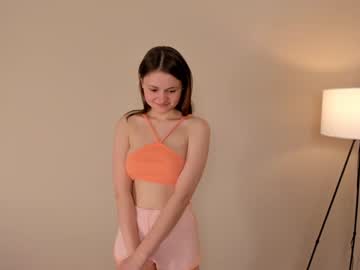 girl
        winniewest_ cam image #930739