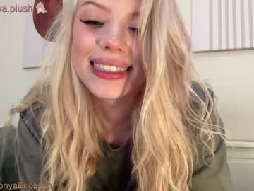 girl
        sonyaplush cam image #1549202
