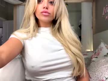 girl
        oliviamathers cam image #2063273