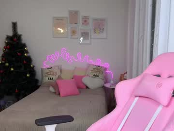 girl
        maya_blonde18 cam image #3944692