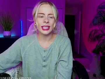 girl
        oliviaowens cam image #3553577
