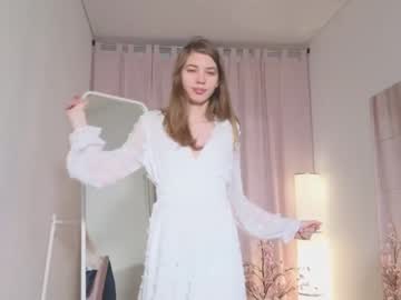 girl
        ellaxsunrise cam image #500475