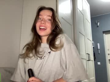 girl
        angel_from_sky cam image #2432972