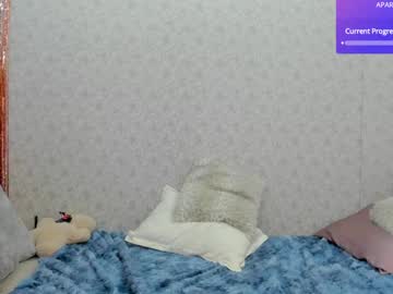 girl
        crystalnut cam image #3994840