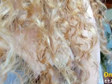 girl
        little_izzi cam image #1162739