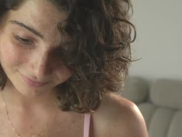 girl
        you_fell_in_love cam image #3238795