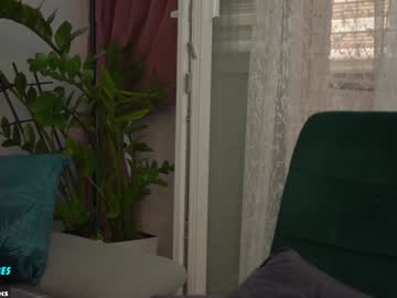 girl
        sweety_rinushka_ cam image #3224634