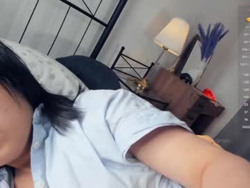 girl
        hinatabroks cam image #1756970