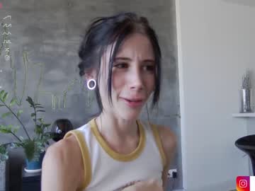 girl
        your_nicolett cam image #2551715