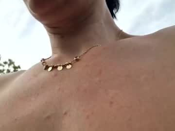 girl
        2whitediamonds cam image #2706830