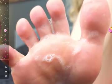 girl
        rainauge cam image #4198371