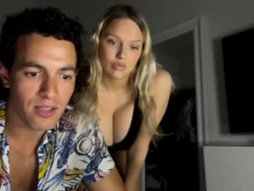 couple
        chulo33333 cam image #2597413