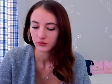 girl
        aniagray cam image #4041718