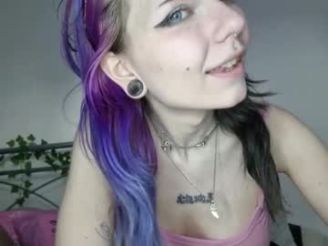 girl
        lizzyylovesick cam image #2893652