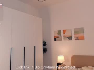 girl
        riskyproject cam image #4660297