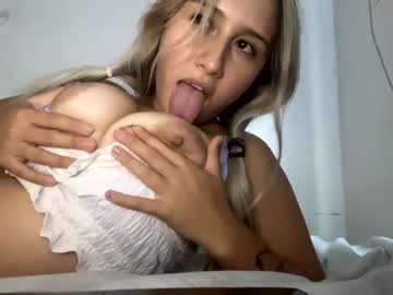 girl
        kikibae1 cam image #841411