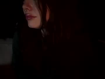 girl
        emersoncane cam image #4036463