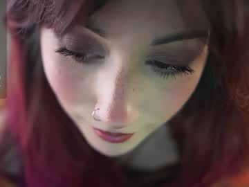 girl
        greeny_mat cam image #3574634