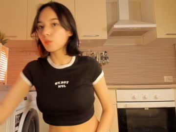 girl
        aimeerogers cam image #936570
