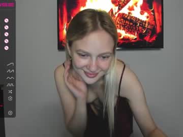girl
        sarahphyllis cam image #1139682