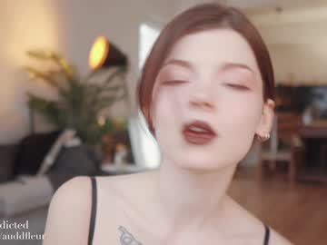 girl
        auddicted cam image #158254