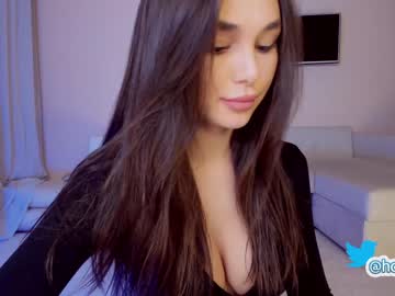 girl
        hollyextra cam image #477706