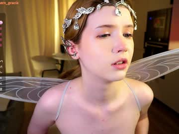 girl
        northern_gracia cam image #3612114