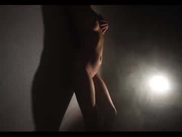 girl
        emilybatee cam image #1975849